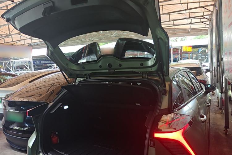 Used MG 4 EV 2022 425 km Luxury Edition Trunk