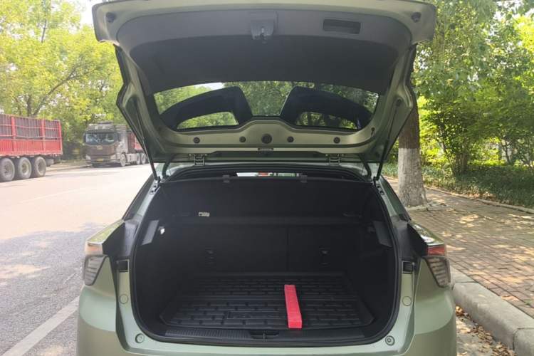 Used MG 4 EV 2022 460 km All-Wheel-Drive Performance Version Trunk