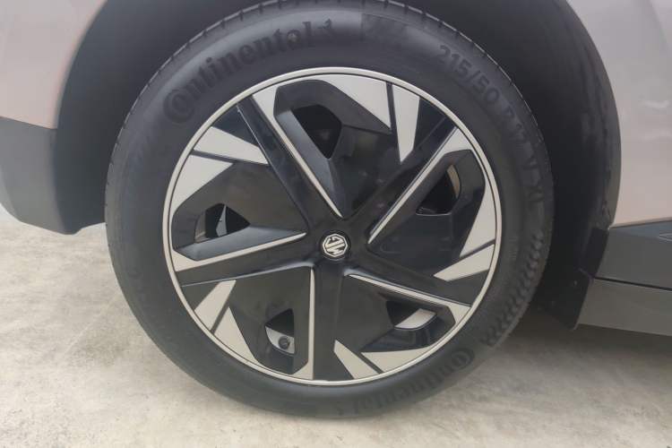 Used MG 4 EV 2022 425 km Luxury Edition Exterior 8