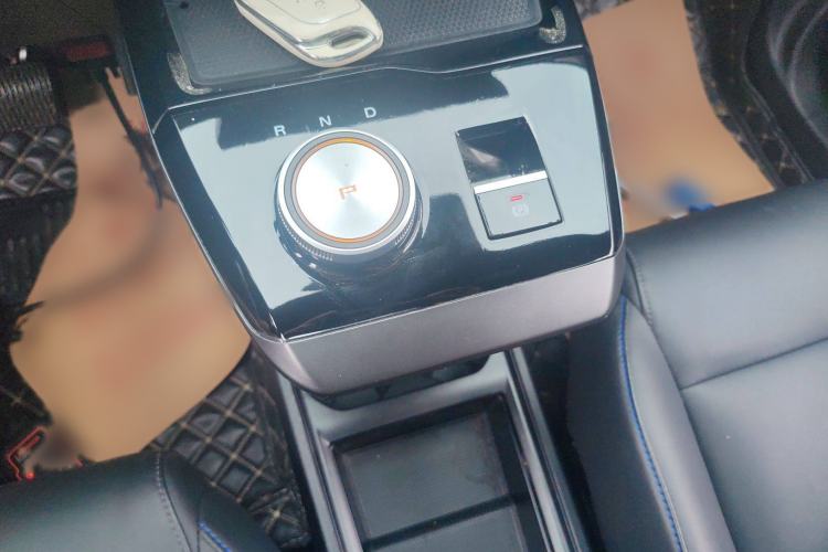 Used MG 4 EV 2022 425 km Luxury Edition Gear Lever