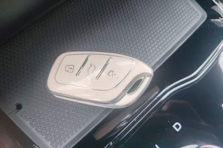 Used MG 4 EV 2022 425 km Luxury Edition Interior 1