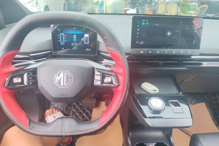 Used MG 4 EV 2022 425 km Luxury Edition Interior 2