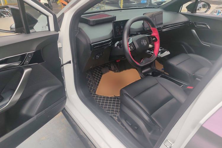 Used MG 4 EV 2022 425 km Luxury Edition Interior 3