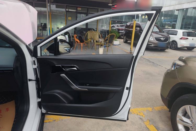 Used MG 4 EV 2022 425 km Luxury Edition Interior 5