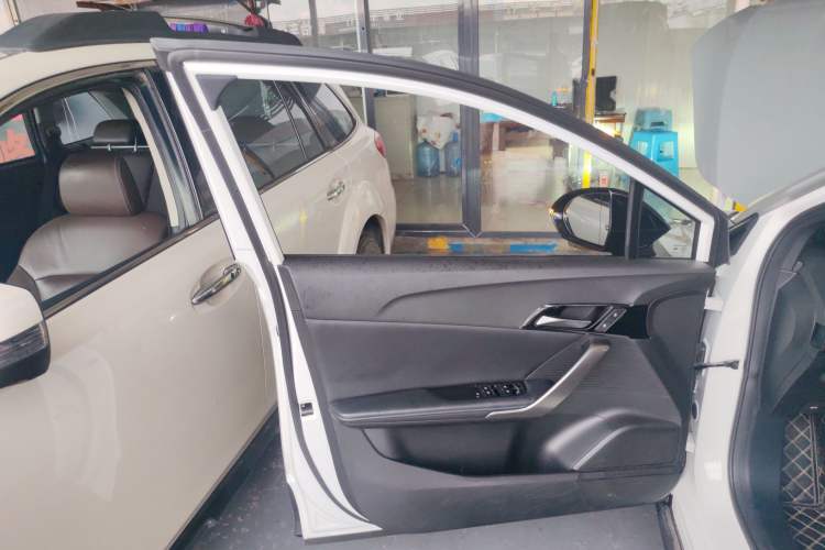 Used MG 4 EV 2022 425 km Luxury Edition Interior 7