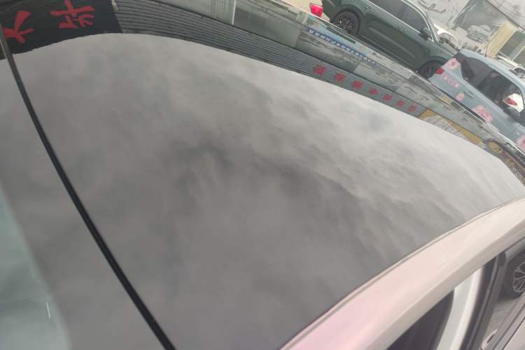 Used MG 4 EV 2022 425 km Luxury Edition Roof