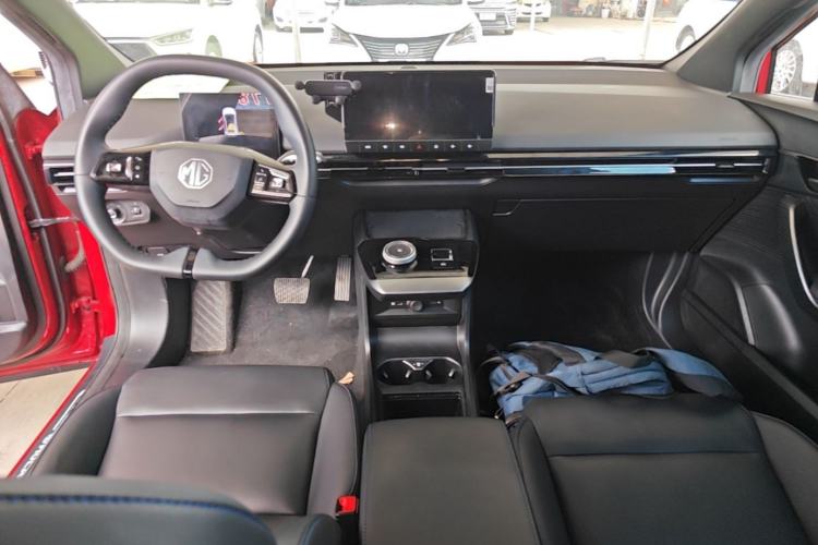 Used MG 4 EV 2022 425 km Luxury Edition Center Console