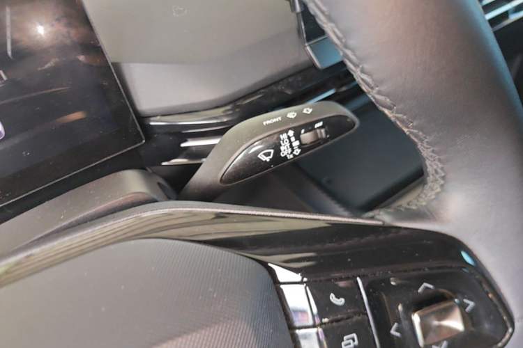 Used MG 4 EV 2022 425 km Luxury Edition Gear Lever