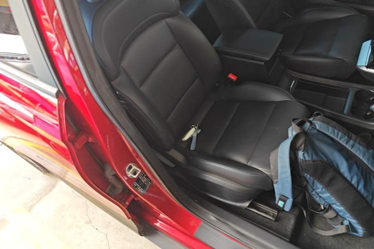 Used MG 4 EV 2022 425 km Luxury Edition Right Front Seat