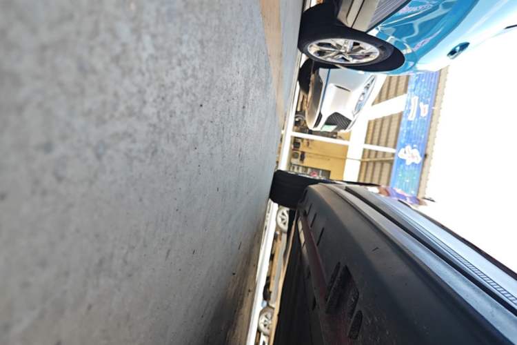 Used MG 4 EV 2022 425 km Luxury Edition Right Side Sill