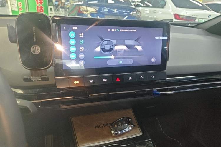 Used MG 4 EV 2022 520 km Luxury Edition Audio And AC Panel