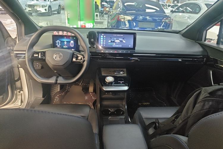 Used MG 4 EV 2022 520 km Luxury Edition Center Console