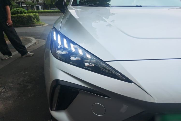 Used MG 4 EV 2022 520 km Flagship Edition Exterior 6