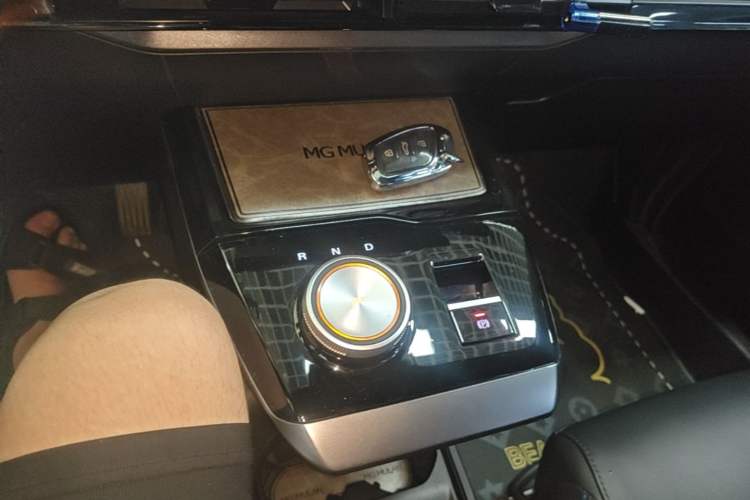 Used MG 4 EV 2022 520 km Luxury Edition Gear Lever