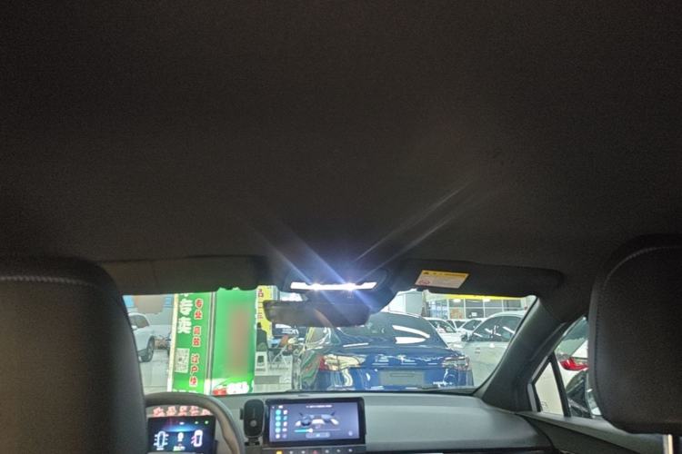 Used MG 4 EV 2022 520 km Luxury Edition Headliner