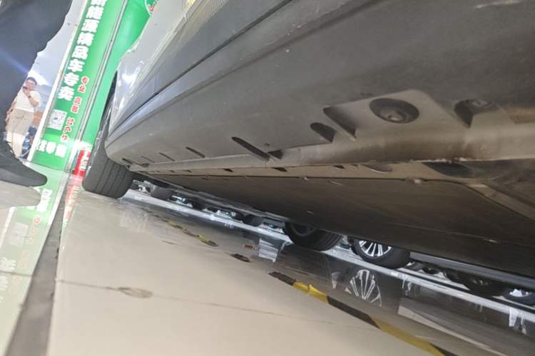 Used MG 4 EV 2022 520 km Luxury Edition Left Side Sill