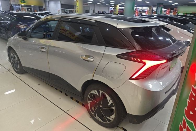 Used MG 4 EV 2022 520 km Luxury Edition Rear Left 45 Deg
