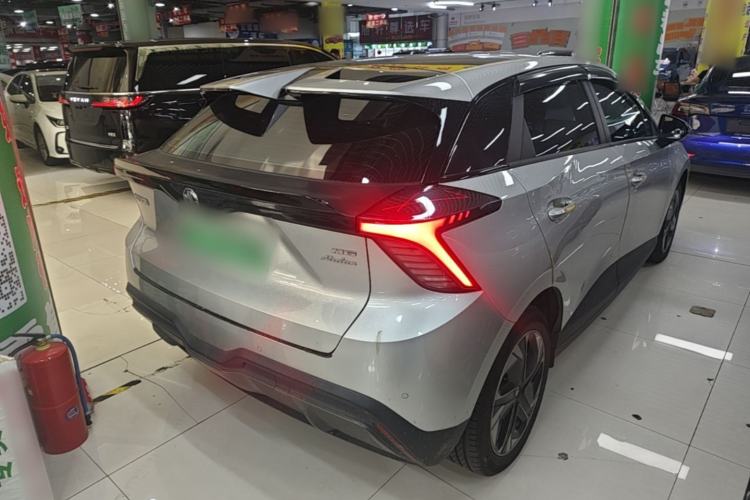 Used MG 4 EV 2022 520 km Luxury Edition Rear Right 45 Deg
