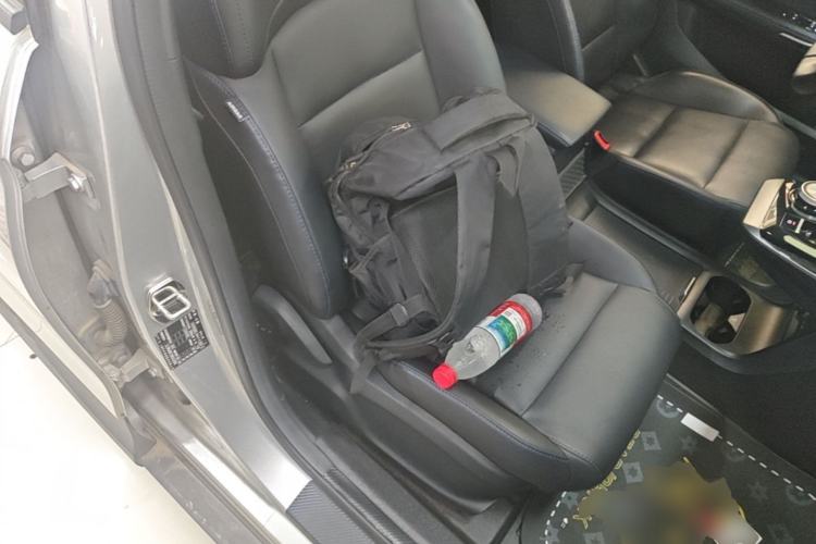 Used MG 4 EV 2022 520 km Luxury Edition Right Front Seat