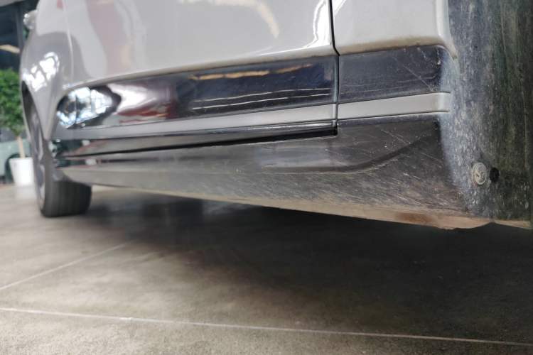Used MG 4 EV 2022 520 km Flagship Edition Right Side Sill