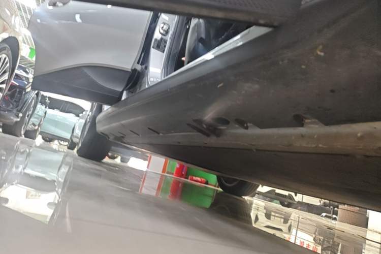 Used MG 4 EV 2022 520 km Luxury Edition Right Side Sill