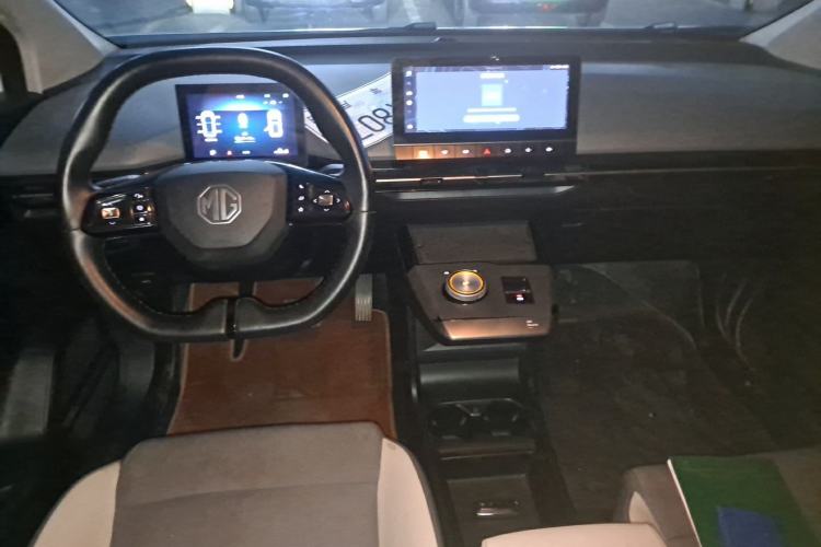 Used MG 4 EV 2022 425 km Luxury Edition Center Console