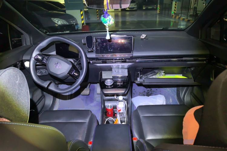 Used MG 4 EV 2022 520 km Luxury Edition Center Console