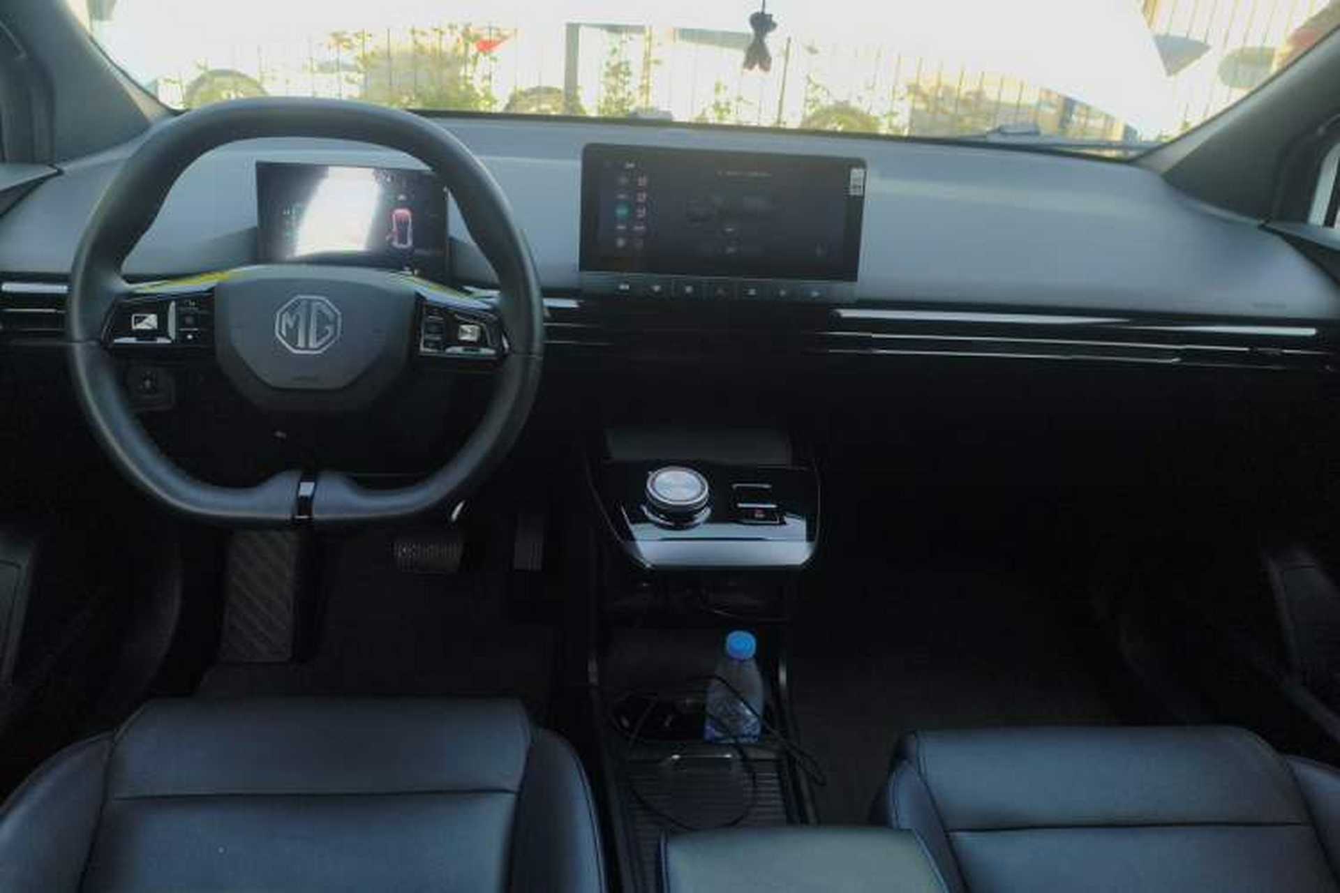 Used MG 4 EV 2022 425 km Luxury Edition Center Console