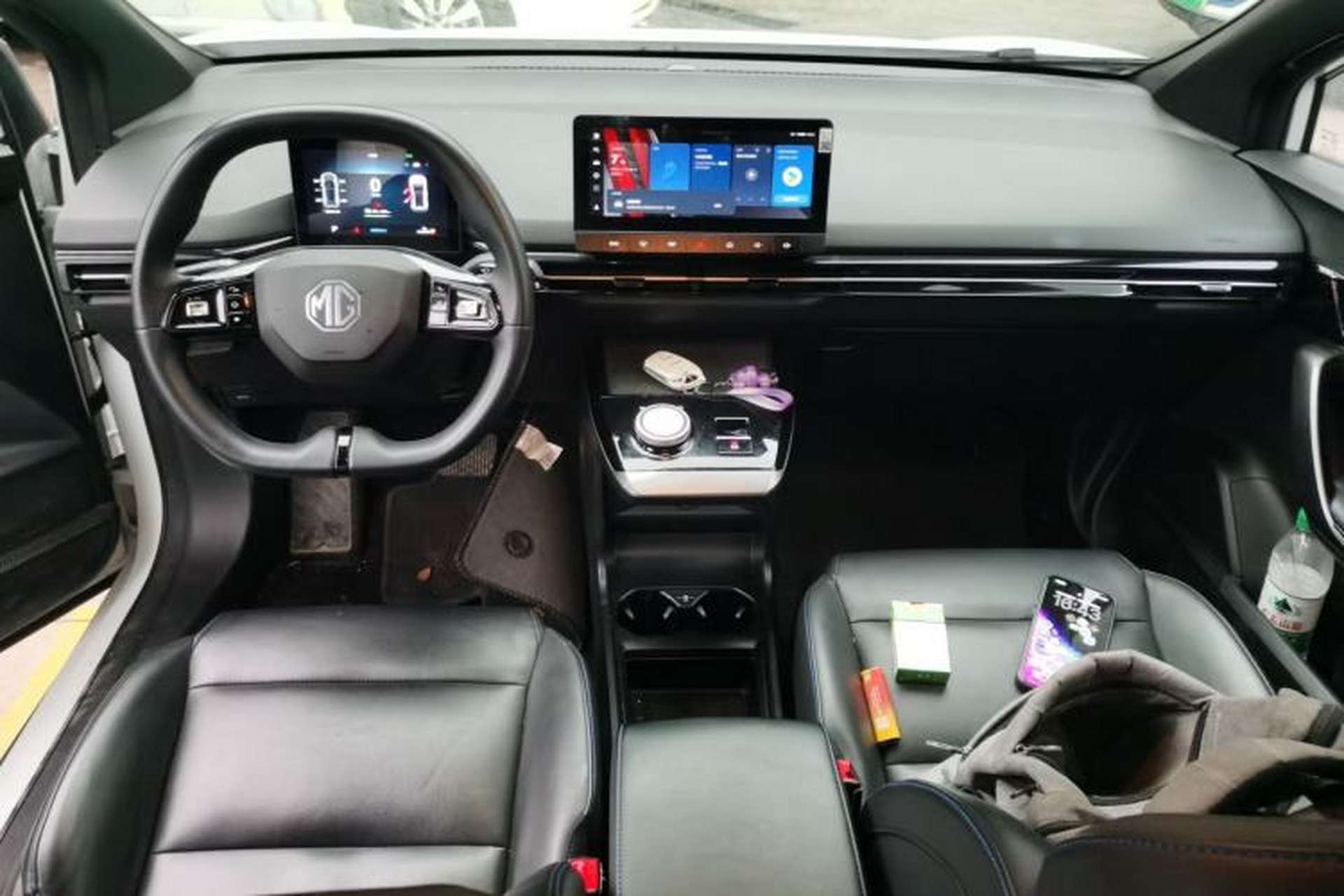Used MG 4 EV 2022 425 km Luxury Edition Center Console