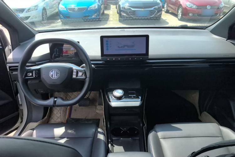 Used MG 4 EV 2022 425 km Luxury Edition Center Console