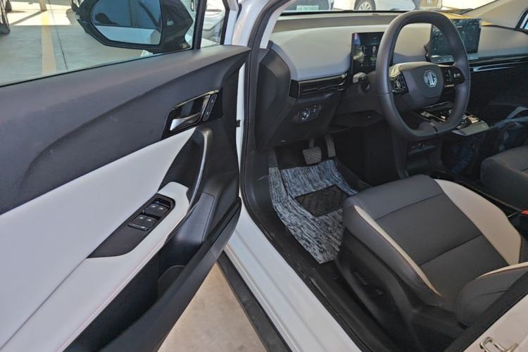 Used MG 4 EV 2022 425 km Luxury Edition Driver Seat