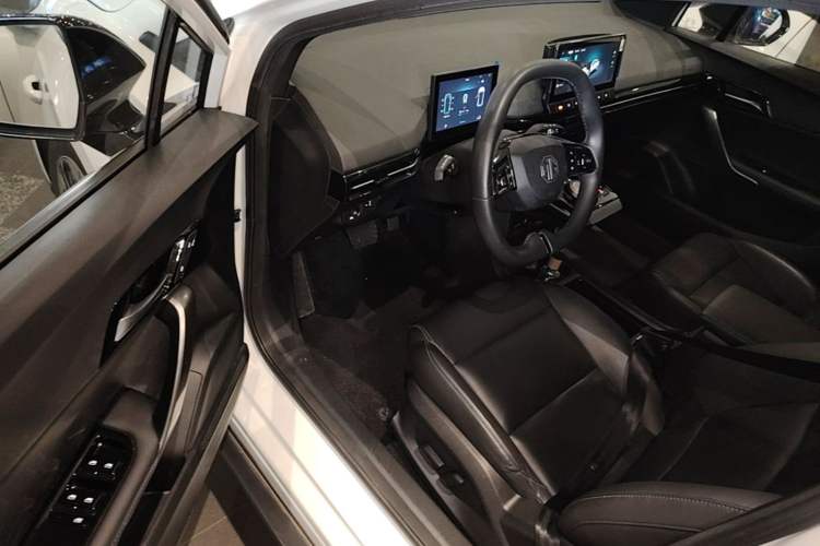Used MG 4 EV 2022 425 km Luxury Edition Driver Seat