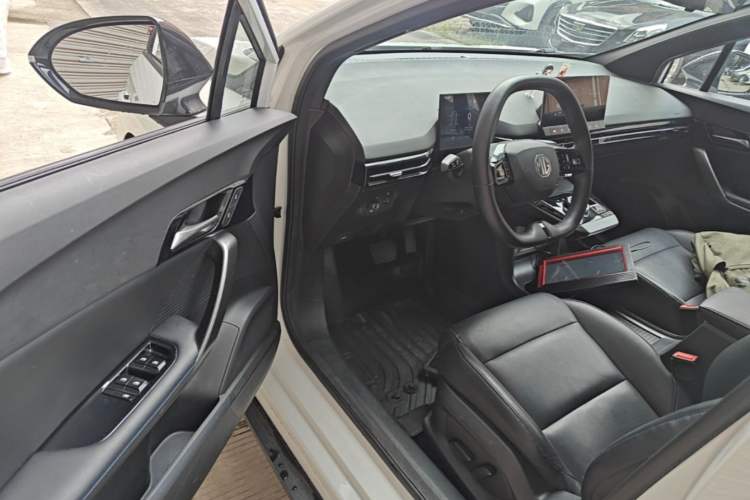 Used MG 4 EV 2022 425 km Luxury Edition Driver Seat