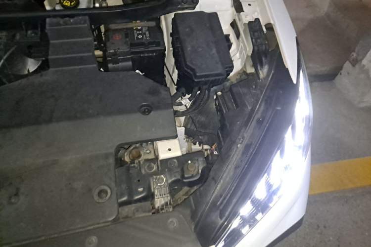 Used MG 4 EV 2022 425 km Luxury Edition Engine Bay Left