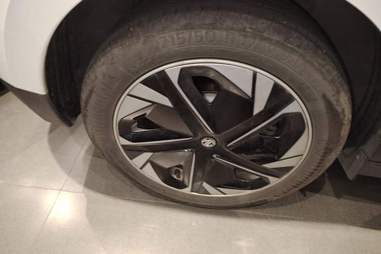 Used MG 4 EV 2022 425 km Luxury Edition Exterior 5