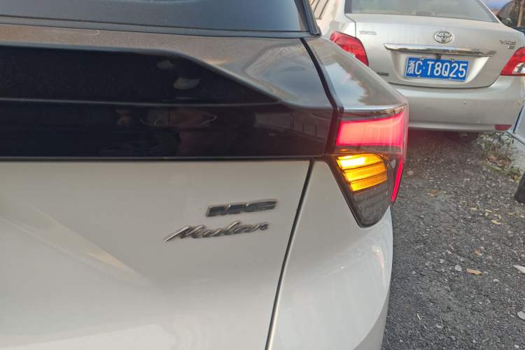 Used MG 4 EV 2022 425 km Luxury Edition Exterior 6