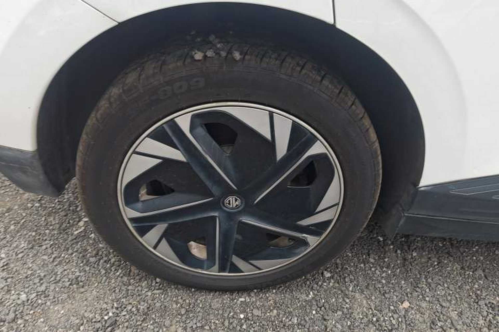 Used MG 4 EV 2022 425 km Luxury Edition Exterior 8