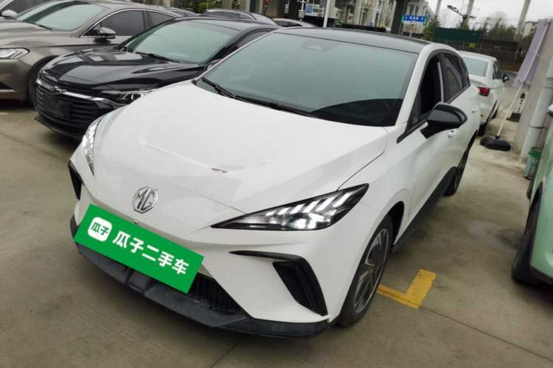 Used MG 4 EV 2022 425 km Luxury Edition Front Left 45 Deg