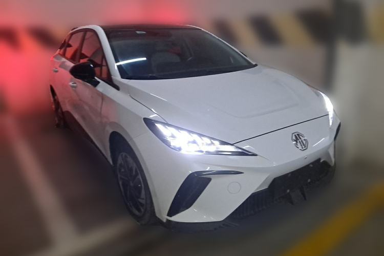 Used MG 4 EV 2022 425 km Luxury Edition Front Right 45 Deg