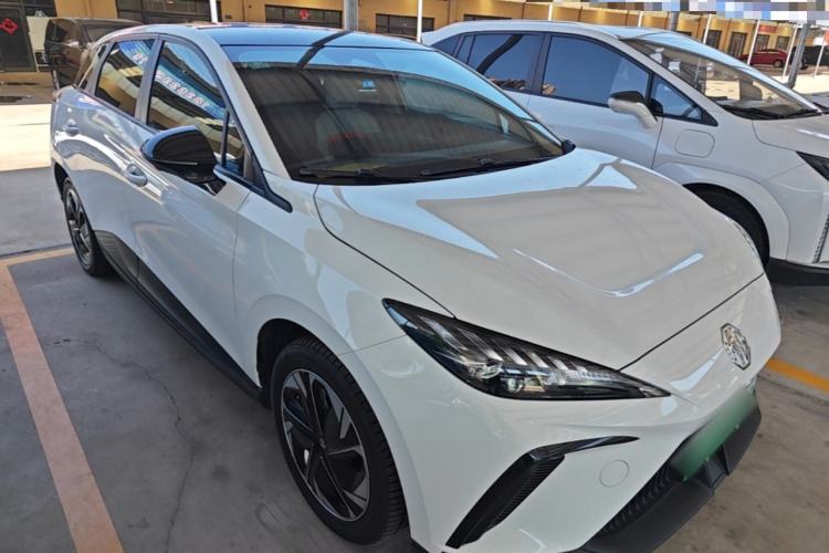 Used MG 4 EV 2022 425 km Luxury Edition Front Right 45 Deg