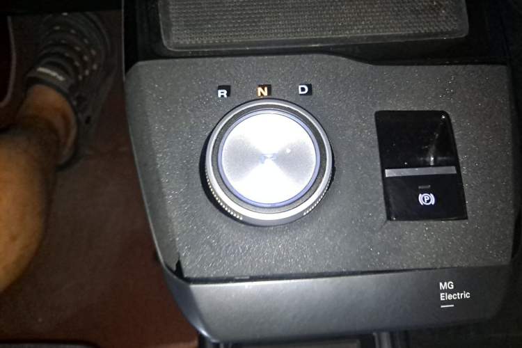 Used MG 4 EV 2022 425 km Luxury Edition Gear Lever