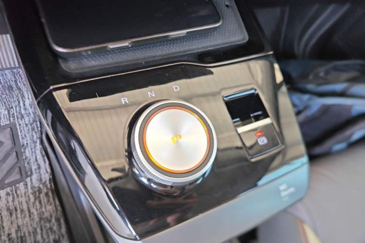 Used MG 4 EV 2022 425 km Luxury Edition Gear Lever