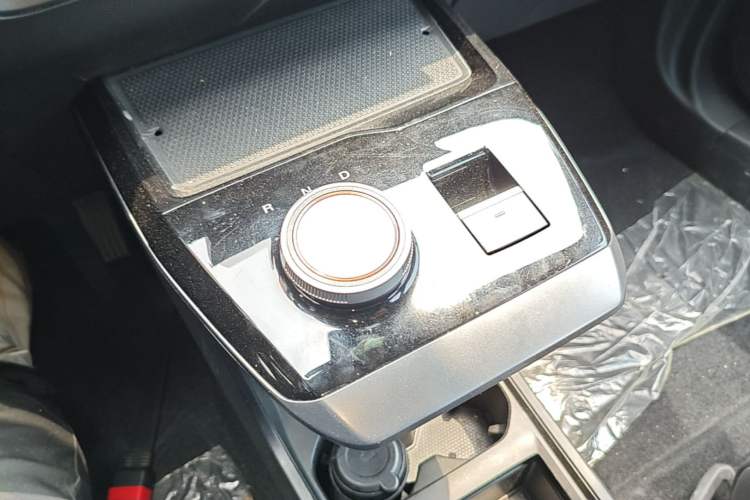 Used MG 4 EV 2022 425 km Luxury Edition Gear Lever