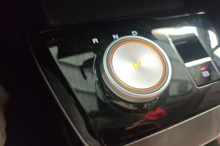 Used MG 4 EV 2022 425 km Luxury Edition Gear Lever
