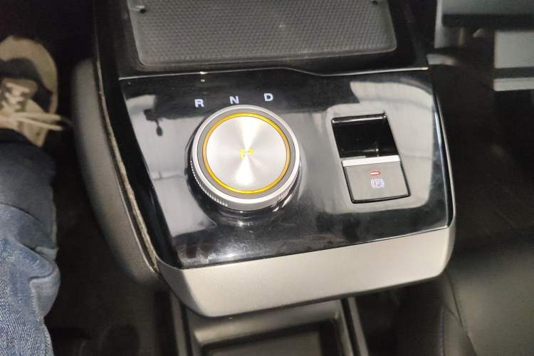 Used MG 4 EV 2022 425 km Luxury Edition Gear Lever