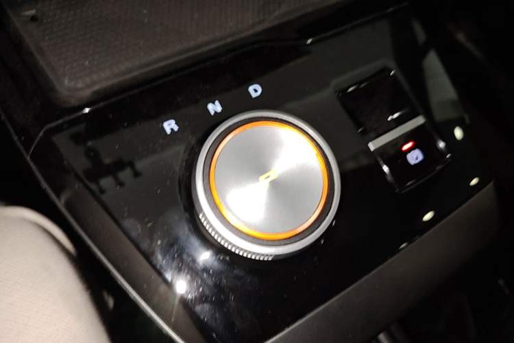 Used MG 4 EV 2022 425 km Luxury Edition Gear Lever