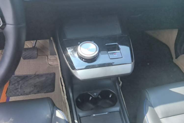 Used MG 4 EV 2022 425 km Luxury Edition Gear Lever