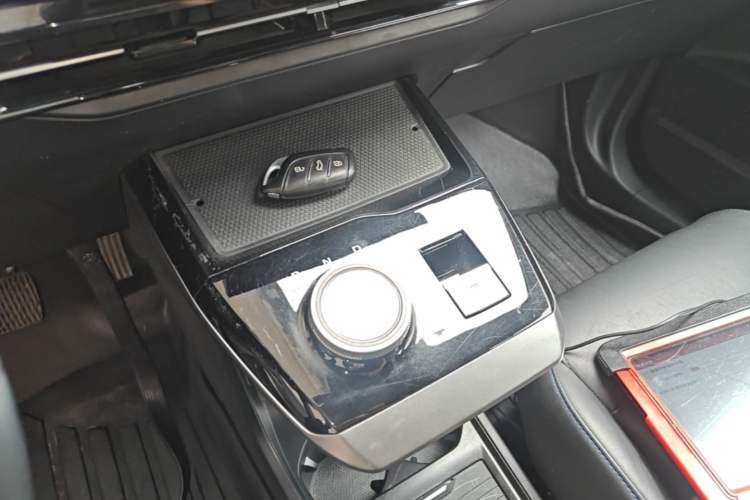 Used MG 4 EV 2022 425 km Luxury Edition Gear Lever