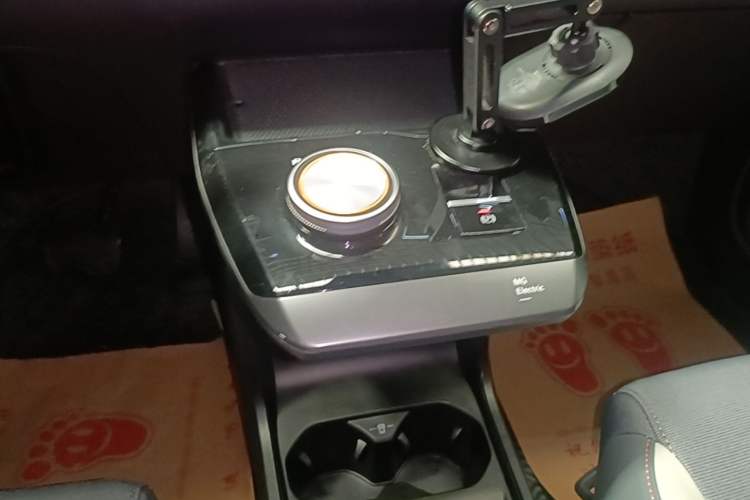 Used MG 4 EV 2022 425 km Luxury Edition Gear Lever