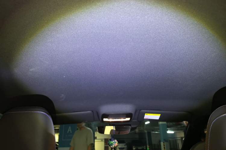 Used MG 4 EV 2022 520 km Luxury Edition Headliner